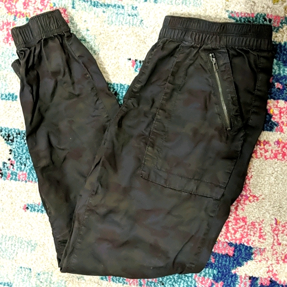 Women's camo joggers